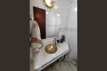 Casa à venda com 580m², 4 quartos e 1 vaga Casa à venda com 580m², 4 quartos e 1 vagaLavabo