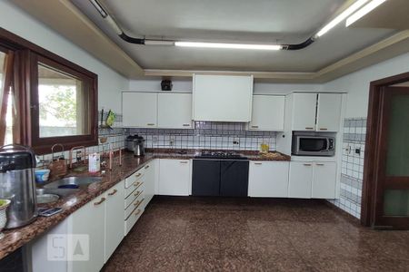 Casa à venda com 580m², 4 quartos e 1 vaga Casa à venda com 580m², 4 quartos e 1 vagaCozinha