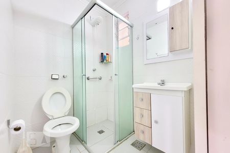 Banheiro de apartamento à venda com 1 quarto, 37m² em Bela Vista, Porto Alegre