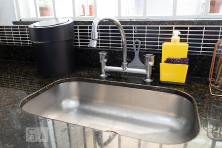 Casa à venda com 102m², 3 quartos e 2 vagas Casa à venda com 102m², 3 quartos e 2 vagasCozinha