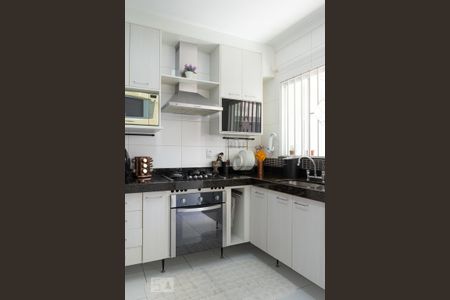 Casa à venda com 102m², 3 quartos e 2 vagas Casa à venda com 102m², 3 quartos e 2 vagasCozinha