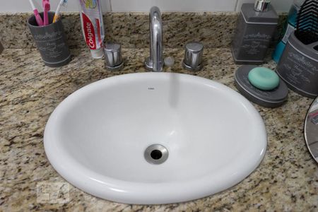 Casa à venda com 102m², 3 quartos e 2 vagas Casa à venda com 102m², 3 quartos e 2 vagasBanheiro