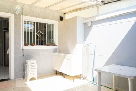 Casa à venda com 102m², 3 quartos e 2 vagas Casa à venda com 102m², 3 quartos e 2 vagasÁrea de serviço