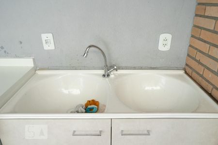 Casa à venda com 102m², 3 quartos e 2 vagas Casa à venda com 102m², 3 quartos e 2 vagasÁrea de serviço