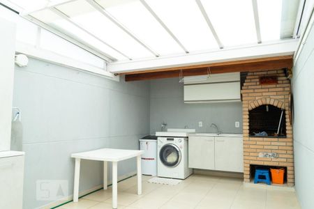 Casa à venda com 102m², 3 quartos e 2 vagas Casa à venda com 102m², 3 quartos e 2 vagasÁrea de serviço - cobertura retrátil