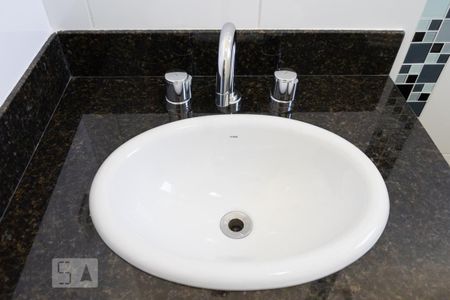 Casa à venda com 102m², 3 quartos e 2 vagas Casa à venda com 102m², 3 quartos e 2 vagasBanheiro da suíte