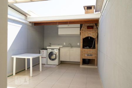 Casa à venda com 102m², 3 quartos e 2 vagas Casa à venda com 102m², 3 quartos e 2 vagasÁrea de serviço