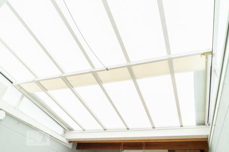 Casa à venda com 102m², 3 quartos e 2 vagas Casa à venda com 102m², 3 quartos e 2 vagasÁrea de serviço - cobertura retrátil