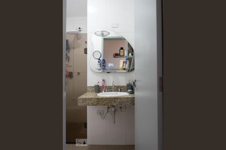 Casa à venda com 102m², 3 quartos e 2 vagas Casa à venda com 102m², 3 quartos e 2 vagasBanheiro