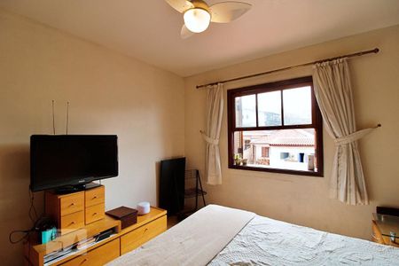 Casa à venda com 180m², 3 quartos e 3 vagasSuíte