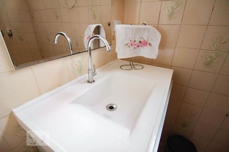 banheiro de apartamento para alugar com 3 quartos, 76m² em Parada Inglesa, São Paulo