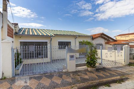 Casa para alugar com 300m², 3 quartos e 3 vagas Casa para alugar com 300m², 3 quartos e 3 vagasFachada