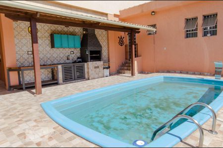 Casa à venda com 430m², 3 quartos e 1 vaga Casa à venda com 430m², 3 quartos e 1 vagaÁrea comum - Piscina