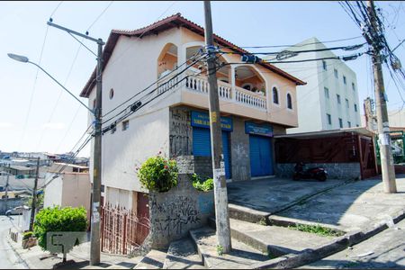 Casa à venda com 430m², 3 quartos e 1 vaga Casa à venda com 430m², 3 quartos e 1 vagaFachada