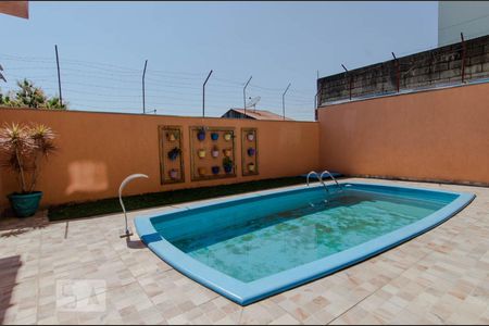 Casa à venda com 430m², 3 quartos e 1 vaga Casa à venda com 430m², 3 quartos e 1 vagaÁrea comum - Piscina