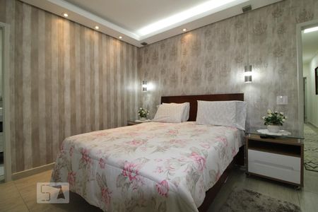 Suíte de casa à venda com 4 quartos, 180m² em Vila Cordeiro, São Paulo