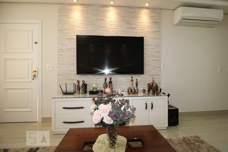 Sala de casa à venda com 4 quartos, 180m² em Vila Cordeiro, São Paulo