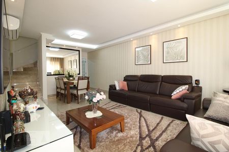 Sala de casa para alugar com 4 quartos, 180m² em Vila Cordeiro, São Paulo