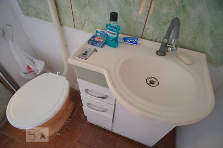 Banheiro de apartamento à venda com 1 quarto, 47m² em Guajuviras, Canoas