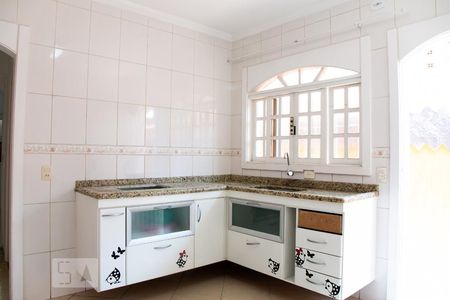 Casa para alugar com 150m², 2 quartos e 2 vagasCozinha