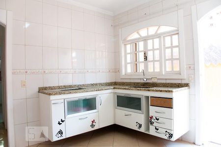 Casa para alugar com 150m², 2 quartos e 2 vagasCozinha