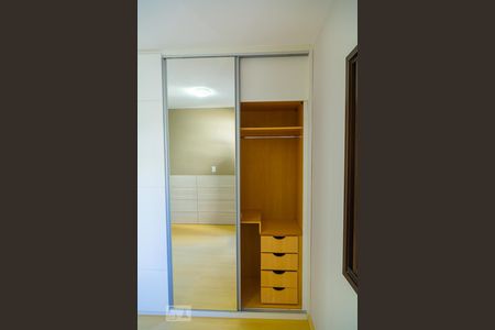 Apartamento para alugar com 68m², 2 quartos e 2 vagasArmário da Suíte 2
