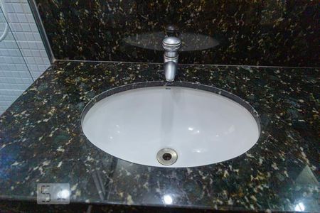 Apartamento para alugar com 68m², 2 quartos e 2 vagasPia do Banheiro da Suíte 2