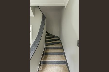 Escada  de casa para alugar com 2 quartos, 113m² em Pompeia, São Paulo