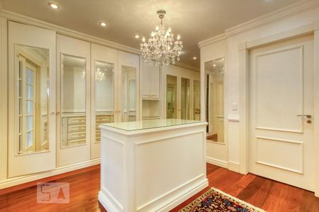 Apartamento à venda com 392m², 4 quartos e 5 vagasSuíte 4 - closet