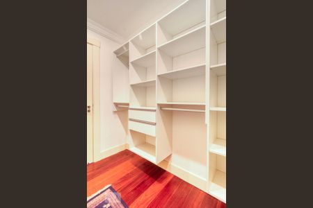 Apartamento à venda com 392m², 4 quartos e 5 vagasSuíte 1  - closet