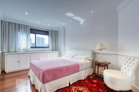 Apartamento à venda com 392m², 4 quartos e 5 vagasSuíte 3