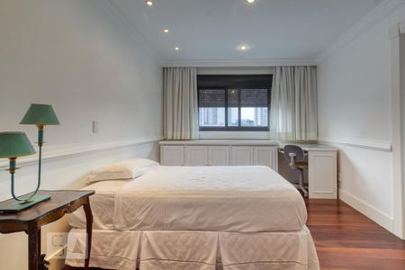 Apartamento à venda com 392m², 4 quartos e 5 vagasSuíte 2