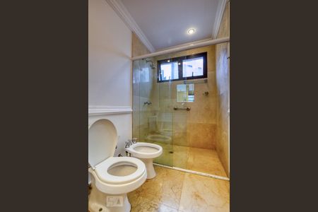 Apartamento à venda com 392m², 4 quartos e 5 vagasBanheiro 1 da Suíte 4