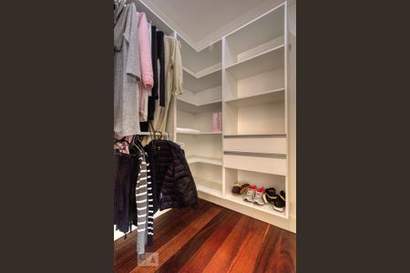 Apartamento à venda com 392m², 4 quartos e 5 vagasSuíte 3 - closet