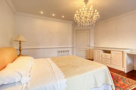 Apartamento à venda com 392m², 4 quartos e 5 vagasSuíte 4