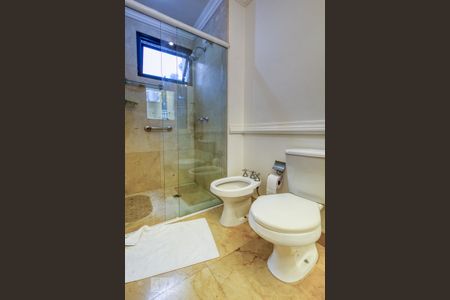 Apartamento à venda com 392m², 4 quartos e 5 vagasBanheiro 2 da Suíte 4