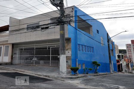 Casa à venda com 200m², 4 quartos e 2 vagasLateral do Sobrado 