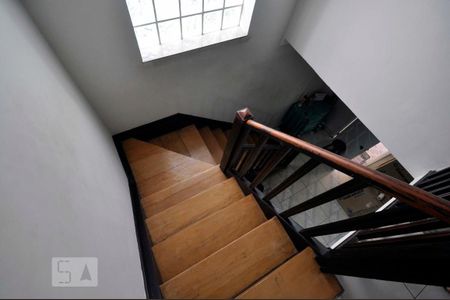 Escada de casa à venda com 4 quartos, 200m² em Vila Universitária, São Paulo