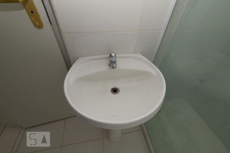 Apartamento para alugar com 65m², 2 quartos e sem vagaBanheiro