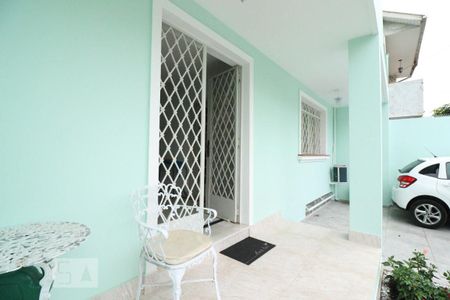 Casa à venda com 220m², 5 quartos e 2 vagasFachada