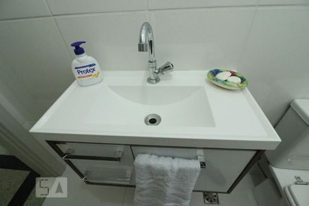 Casa à venda com 220m², 5 quartos e 2 vagasBanheiro 2