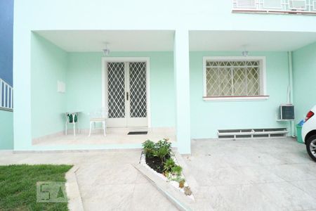 Casa à venda com 220m², 5 quartos e 2 vagasFachada