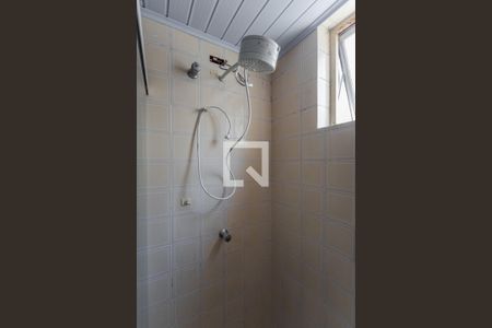 Banheiro de apartamento à venda com 1 quarto, 42m² em Jardim do Salso, Porto Alegre