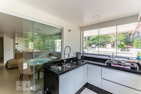 Cozinha de apartamento à venda com 1 quarto, 45m² em Itaipu, Niterói