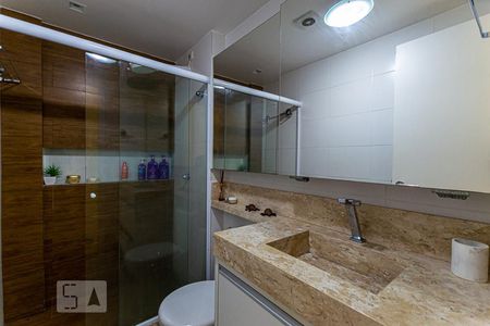 Banheiro de apartamento à venda com 1 quarto, 45m² em Itaipu, Niterói