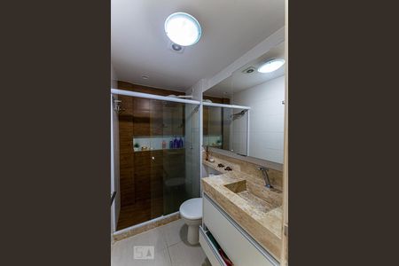 Banheiro de apartamento à venda com 1 quarto, 45m² em Itaipu, Niterói