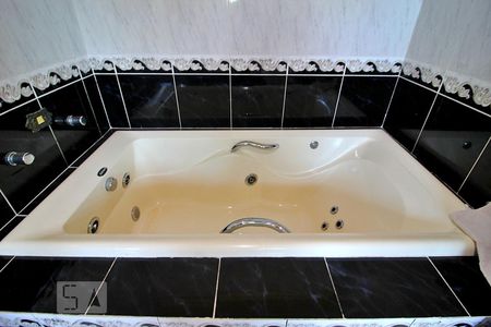 Casa à venda com 394m², 3 quartos e 6 vagasBanheiro da Suíte 1