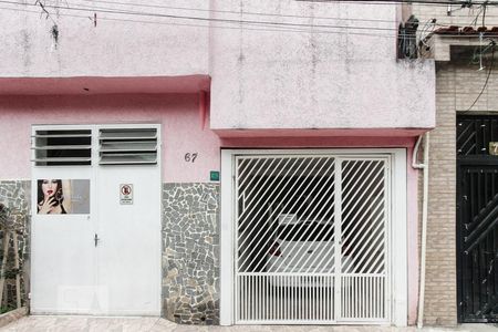 Casa à venda com 189m², 4 quartos e 2 vagas Casa à venda com 189m², 4 quartos e 2 vagasFachada