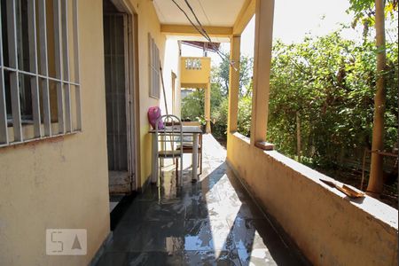 Casa à venda com 130m², 3 quartos e 1 vagaCorredor Lateral Externo