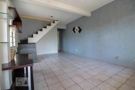 Sala de casa à venda com 3 quartos, 130m² em Vila Carmosina, São Paulo